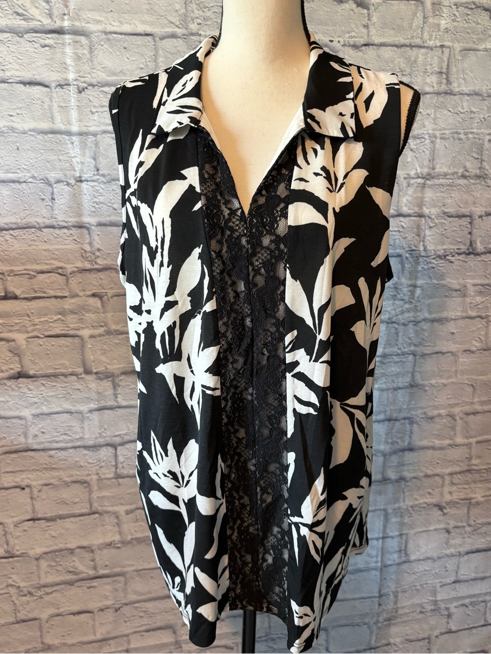 Sew In Love Black & White Floral Lace-Front Sleeveless Blouse